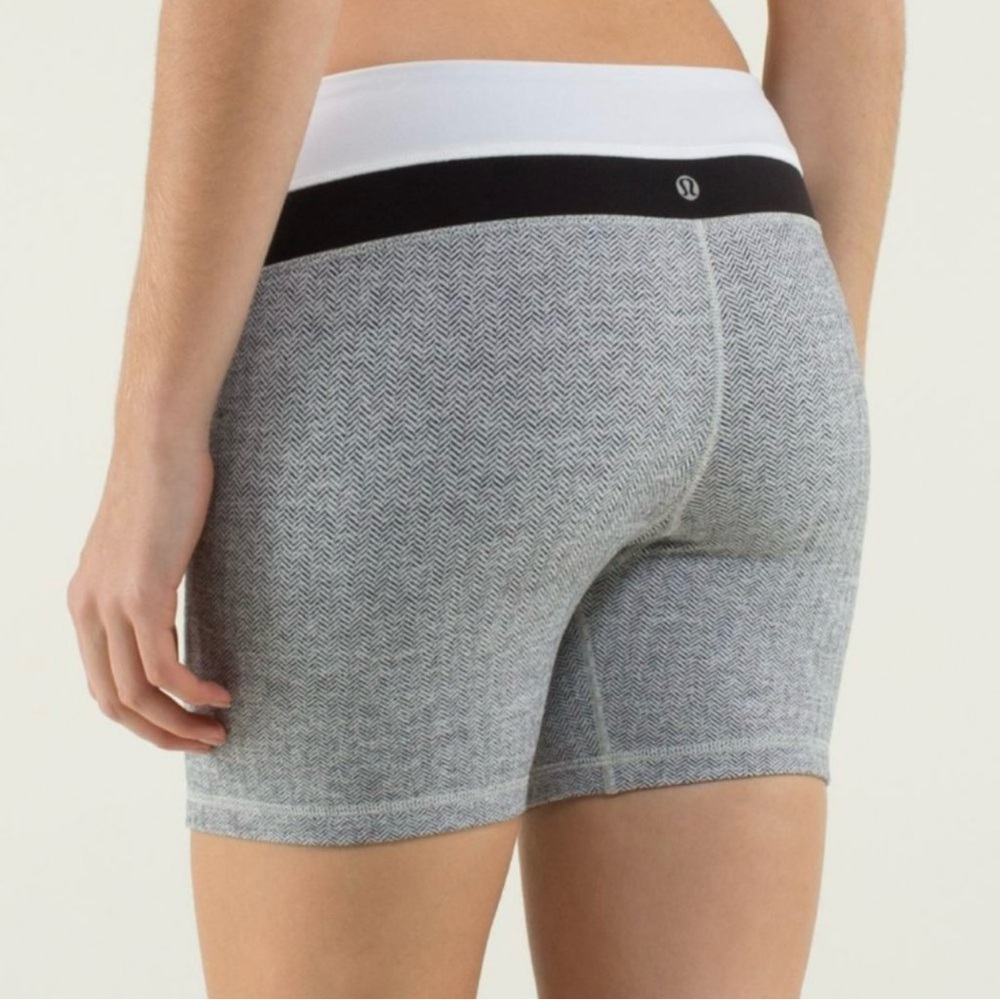 Lululemon Reverse Groove Shorts - Picture 5 of 5